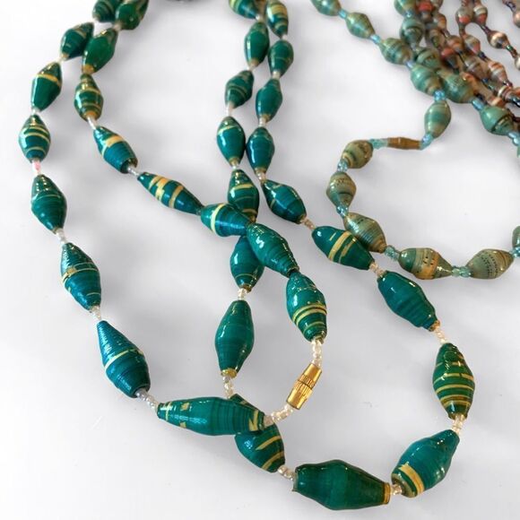 Paper Bead Necklaces Lot - Picture 4 of 4